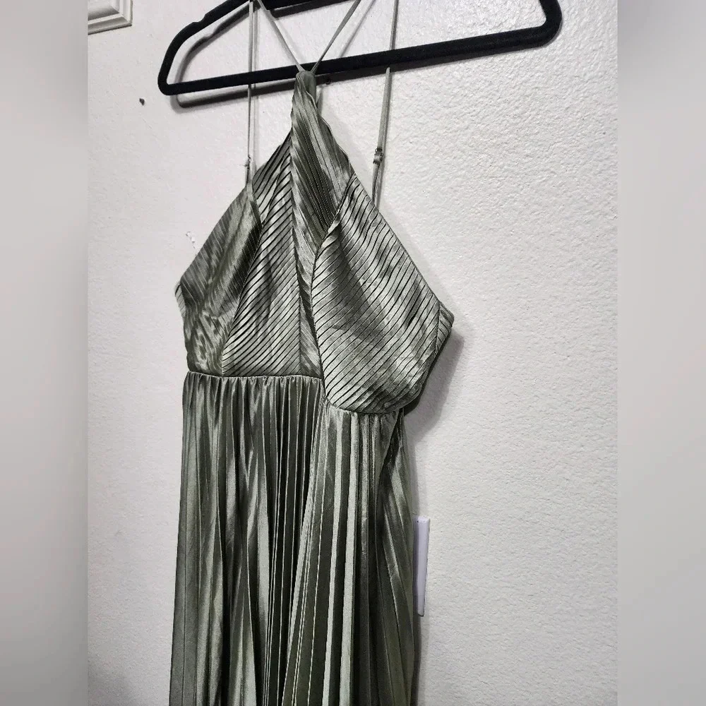 Lulus elaborate charm